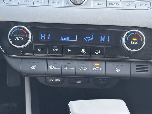 Used 2024 Hyundai Elantra Limited image 19