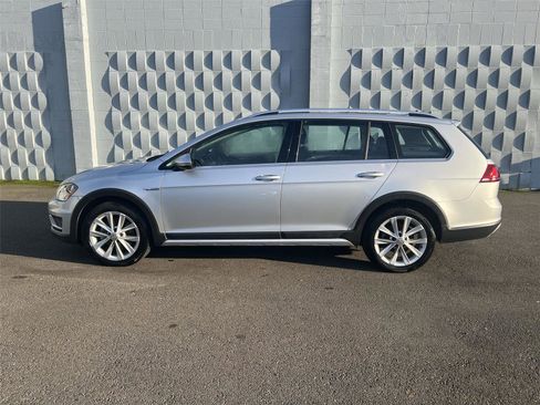 Used 2017 Volkswagen Golf Alltrack SE image 4