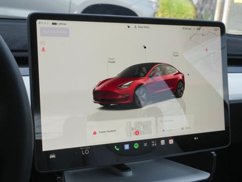 Used 2023 Tesla Model 3 Standard Range RWD image 19