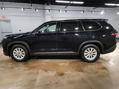 Certified 2025 Toyota Grand Highlander AWD image 4