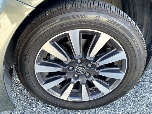 Used 2019 Toyota Sienna Limited Premium w/ Carpet Mat Package AWD/4WD image 6
