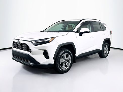 Used 2025 Toyota RAV4 XLE w/ Convenience Package image 3