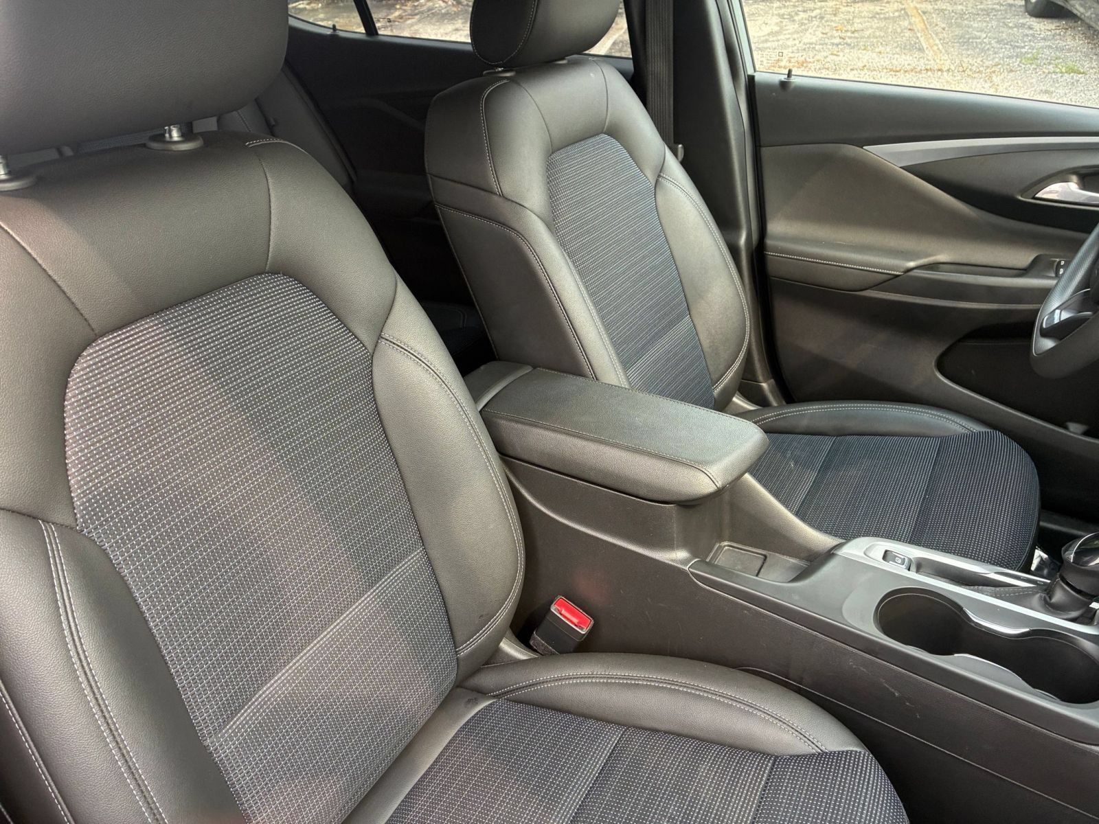 Used 2025 Buick Envista Preferred FWD image 30