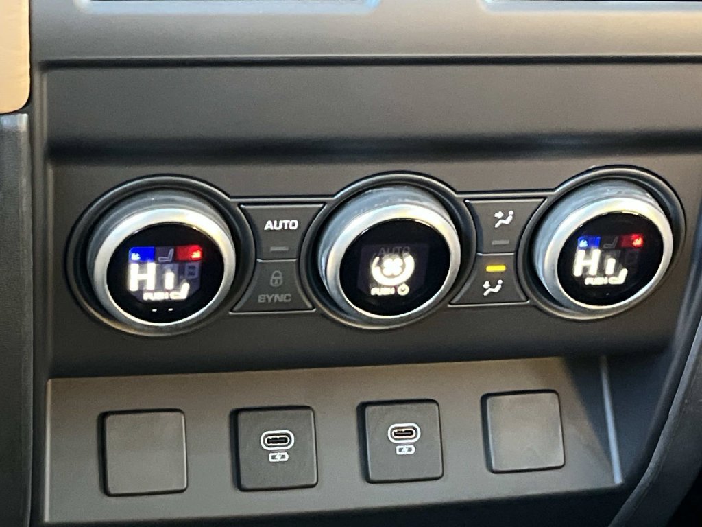 Certified 2025 Land Rover Defender 130 X-Dynamic SE AWD/4WD image 19