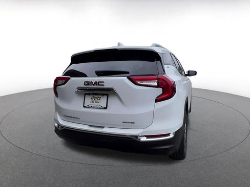 Used 2024 GMC Terrain SLT AWD/4WD image 15