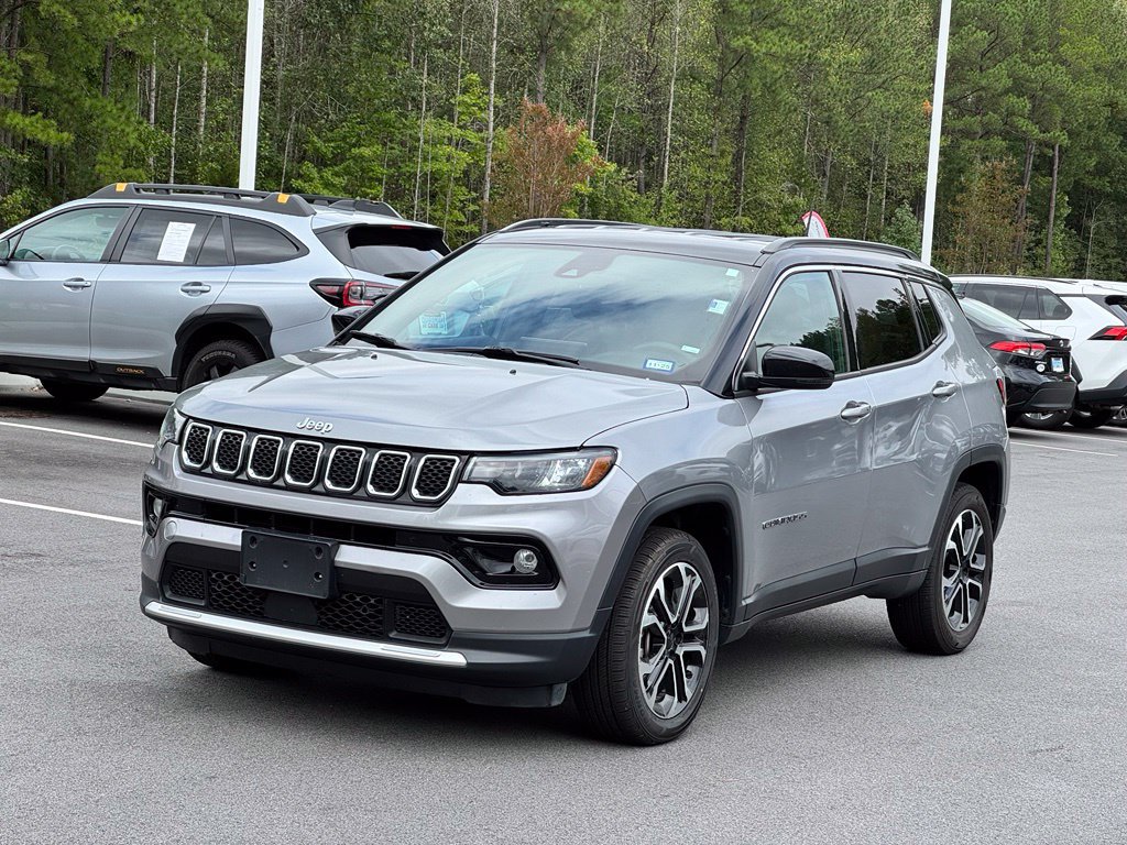 Used 2024 Jeep Compass Limited AWD/4WD image 2