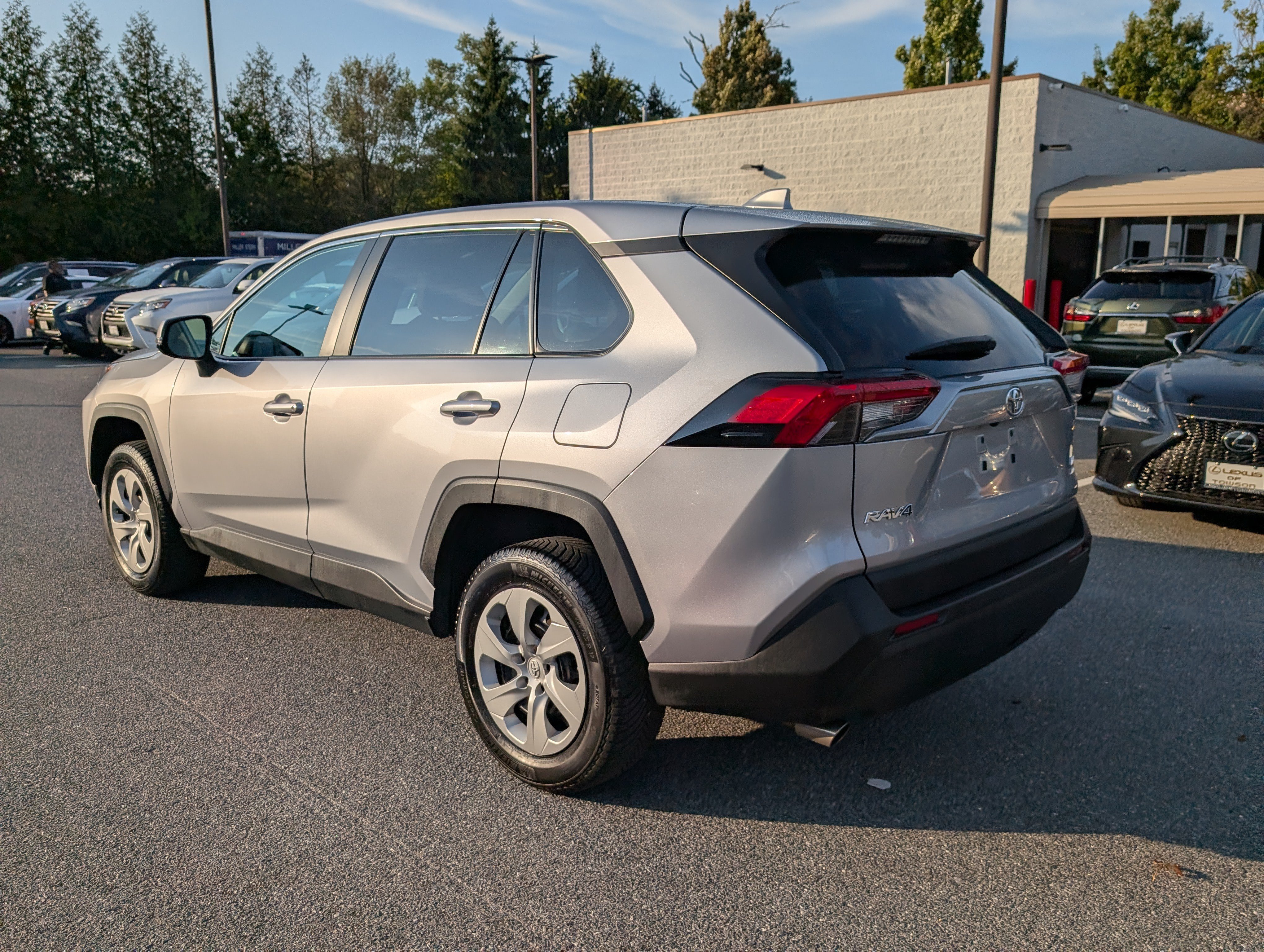 Used 2024 Toyota RAV4 LE AWD/4WD image 5