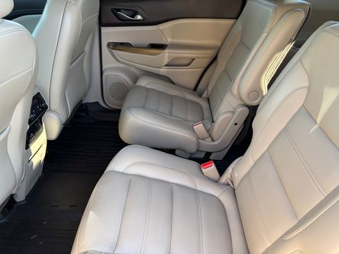 Used 2019 GMC Acadia Denali w/ Technology Package FWD image 13