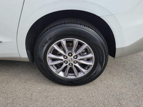 Used 2024 Buick Enclave Essence FWD image 27