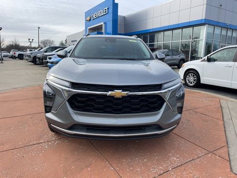 Used 2024 Chevrolet Trax LT w/ Driver Confidence Package image 2