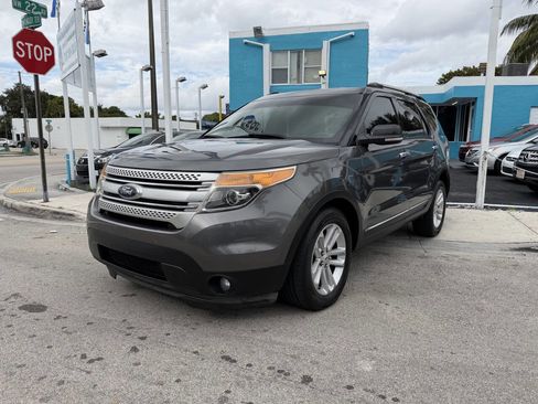 Used 2014 Ford Explorer XLT image 3