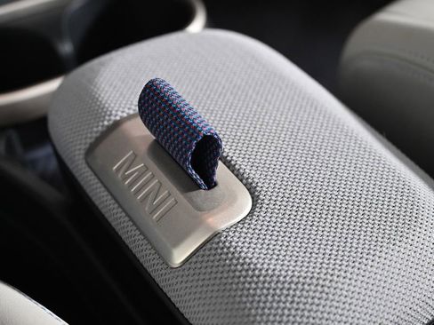 Used 2025 MINI Cooper 2-Door Hardtop image 21