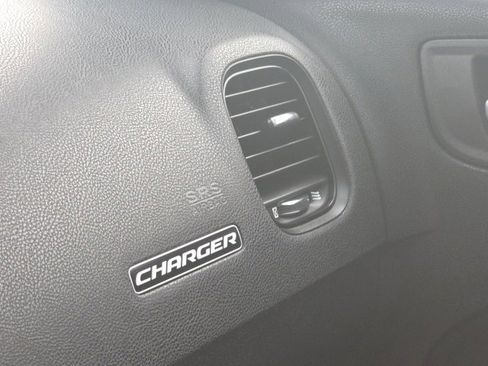 Used 2019 Dodge Charger SXT image 27