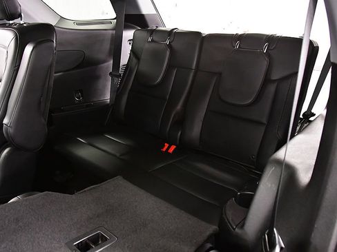 Used 2020 Ford Explorer XLT w/ Equipment Group 202A AWD/4WD image 31