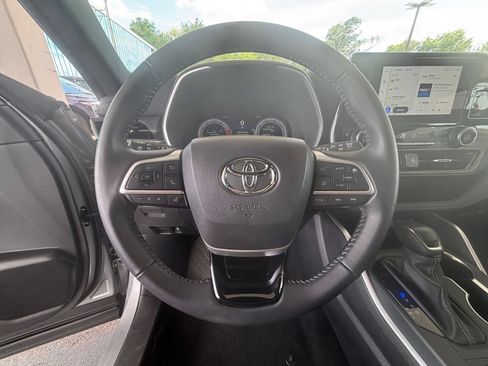 Used 2025 Toyota Highlander XSE AWD/4WD image 29