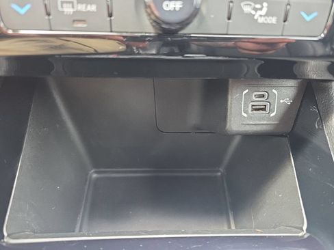 Used 2025 Jeep Compass Trailhawk AWD/4WD image 23