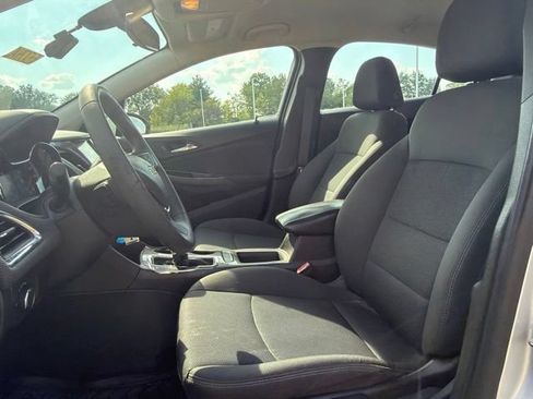 Used 2017 Chevrolet Cruze LT FWD image 20