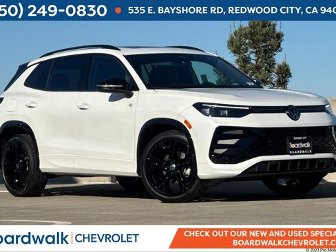 New 2026 Volkswagen Tiguan SE R-Line image 1