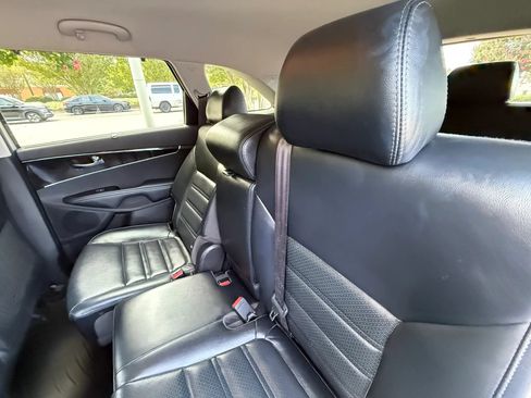Used 2017 Kia Sorento EX AWD/4WD image 23
