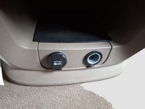 Used 2015 Chrysler Town & Country Touring FWD image 23