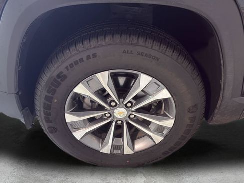 Used 2026 Chevrolet Equinox LT FWD image 3