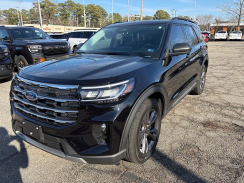 Used 2025 Ford Explorer Active w/ Active Comfort Package image 1