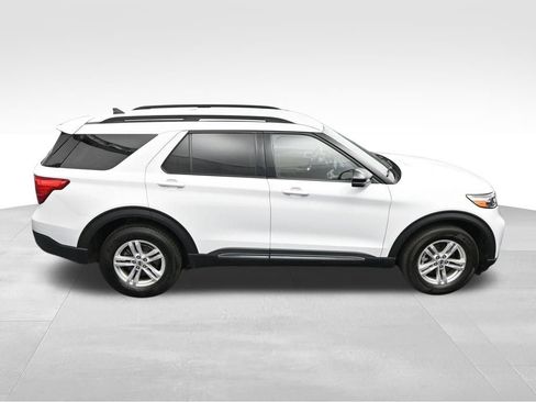 Used 2023 Ford Explorer XLT w/ Equipment Group 202A AWD/4WD image 31