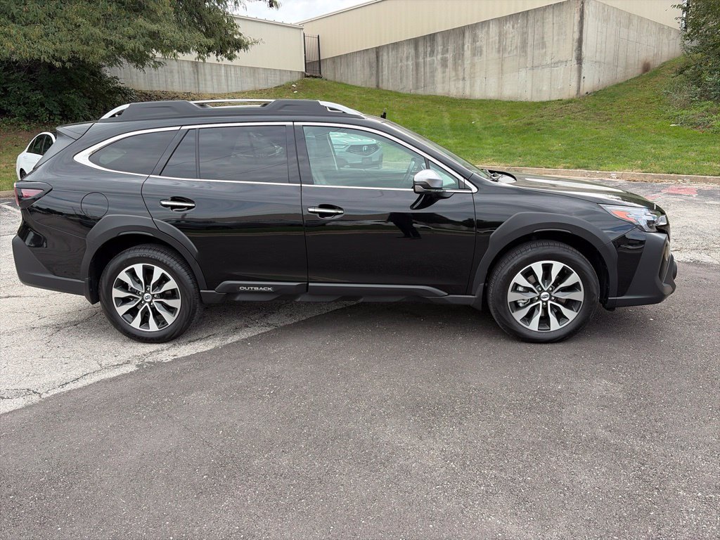 Used 2025 Subaru Outback Touring XT AWD/4WD image 4