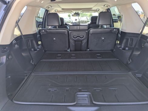 Used 2025 Honda Pilot Touring image 10