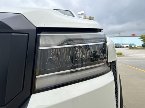 Used 2025 Nissan Frontier PRO-4X w/ Pro Convenience Package AWD/4WD image 7