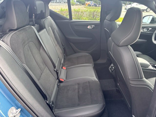 Certified 2025 Volvo XC40 B5 Plus AWD/4WD image 10