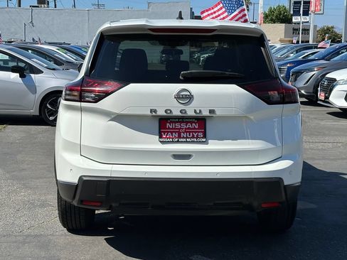 Used 2024 Nissan Rogue S FWD image 6