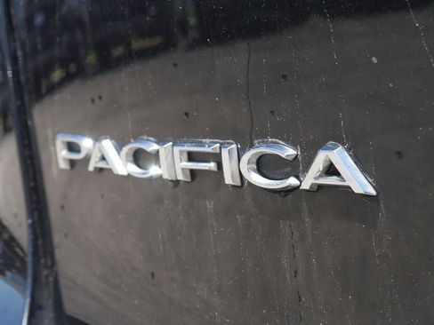 Used 2023 Chrysler Pacifica Touring-L FWD image 12