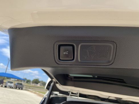 Used 2023 Ford Expedition Limited AWD/4WD image 28
