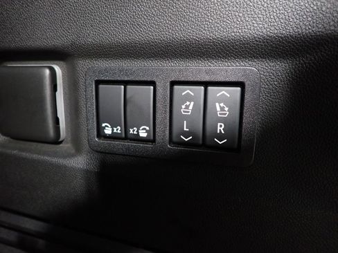 Used 2022 Chevrolet Tahoe Z71 w/ Off-Road Capability Package AWD/4WD image 17