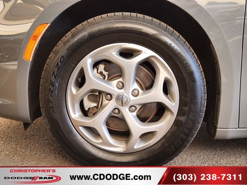 Used 2023 Chrysler Pacifica Limited FWD image 25