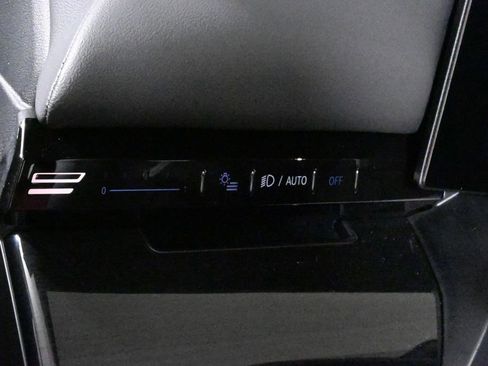 Used 2026 BMW 530i xDrive w/ Premium Package image 27