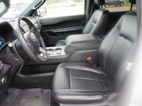 Used 2019 Ford Expedition Max XLT w/ Equipment Group 202A AWD/4WD image 4