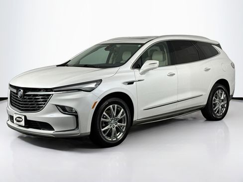 Used 2023 Buick Enclave Essence w/ Experience Buick Package image 6