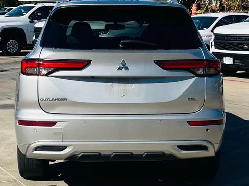 Used 2024 Mitsubishi Outlander SEL image 3