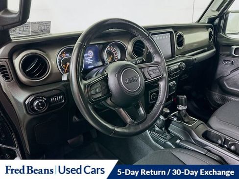 Certified 2022 Jeep Gladiator Willys image 11