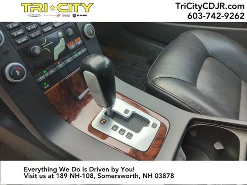 Used 2010 Volvo V70 R-Design image 24