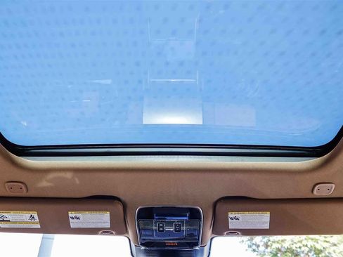 New 2026 Land Rover Range Rover SE image 16