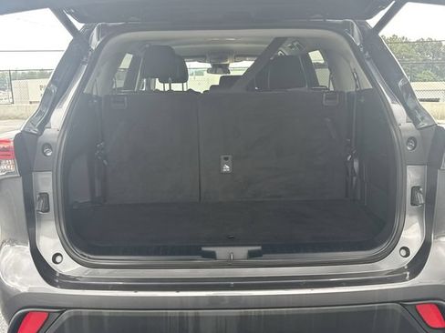 Used 2023 Toyota Highlander LE AWD/4WD image 21
