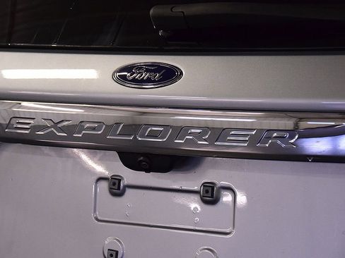Used 2022 Ford Explorer XLT w/ Equipment Group 202A image 13