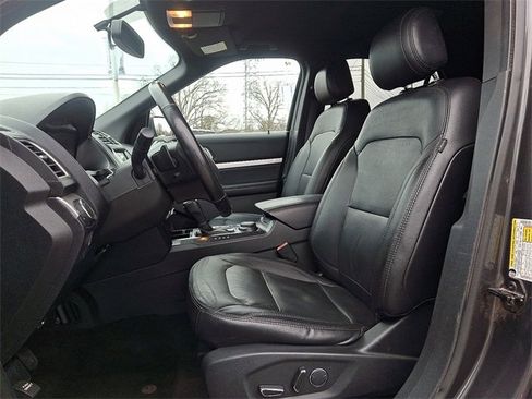 Used 2017 Ford Explorer XLT w/ Equipment Group 202A image 11