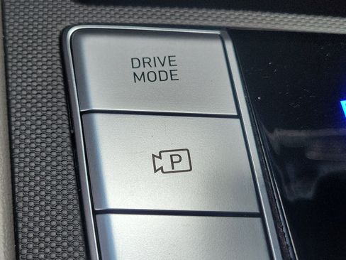 Certified 2025 Hyundai Elantra SE image 16