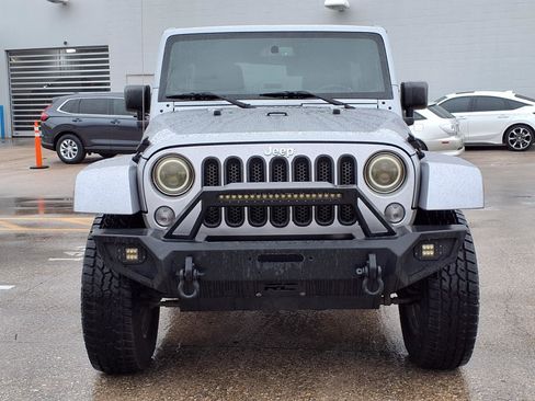 Used 2016 Jeep Wrangler Unlimited Sahara w/ Connectivity Group AWD/4WD image 18