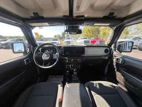 Used 2024 Jeep Wrangler Unlimited Sport AWD/4WD image 2