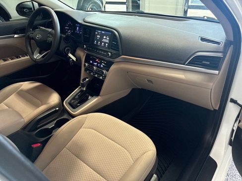 Used 2020 Hyundai Elantra SEL w/ Winter Weather Package FWD image 11